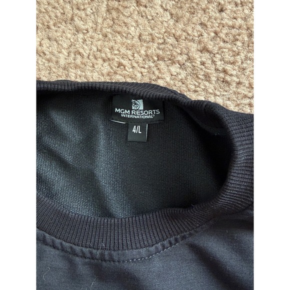 MGM Resorts‎ Black Embossed Lion Pullover Crewneck Sweater Mens 4/L - Picture 7 of 8